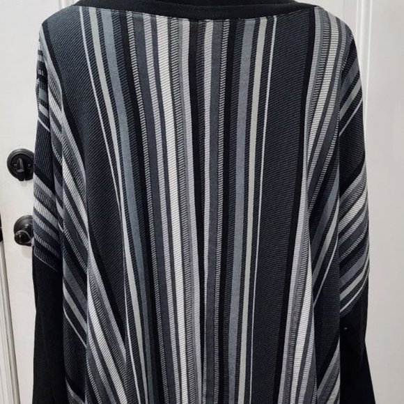 Ruby Rd. - Easy Chic GK Blouse - Small - Picture 2 of 5